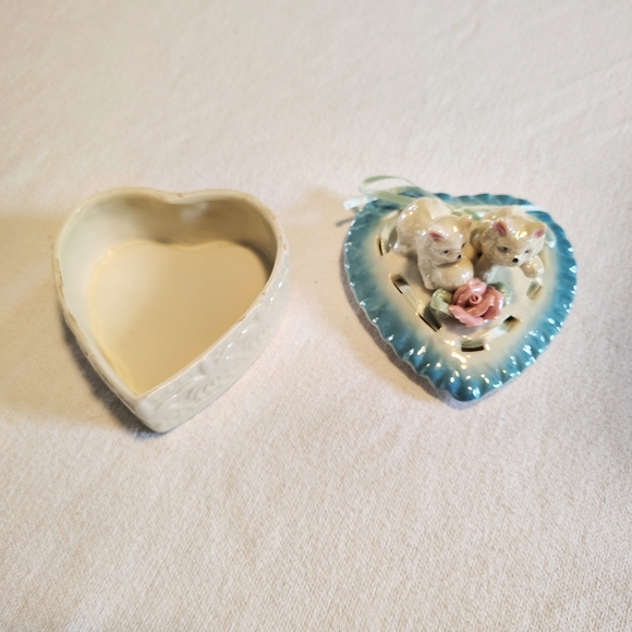 Heart-Shaped Ceramic Trinket Box with Cats - Picture 5 of 8
